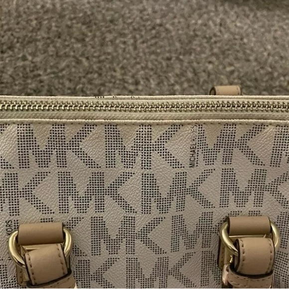 GENTLY USED MICHAEL KORS SIGNATURE GRAYSON SATCHEL HANDBAG - Picture 3 of 8